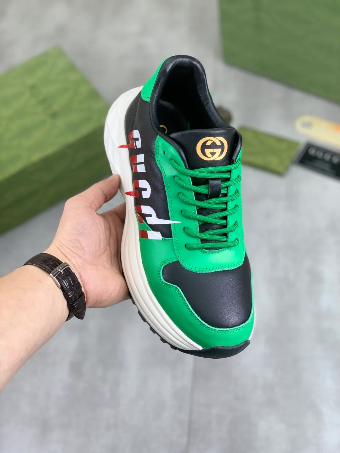 Men's shoes 💰P500💰[New style] 🆘 Dad's shoes [GUCCI] Gucci's new men's shoes are the first to be launched, and the materials and workmanship are superior to all versions on the market. The highest quality imported original top calfskin upper with trendy printed patterns ➕, the inner material is made of full-grain pigskin lining, privately molded soft TPU rubber comfortable outsole, and high foot comfort. Actual shooting, imported special materials highlight the unique charm of the brand 2️⃣colors available Size number; 38-44